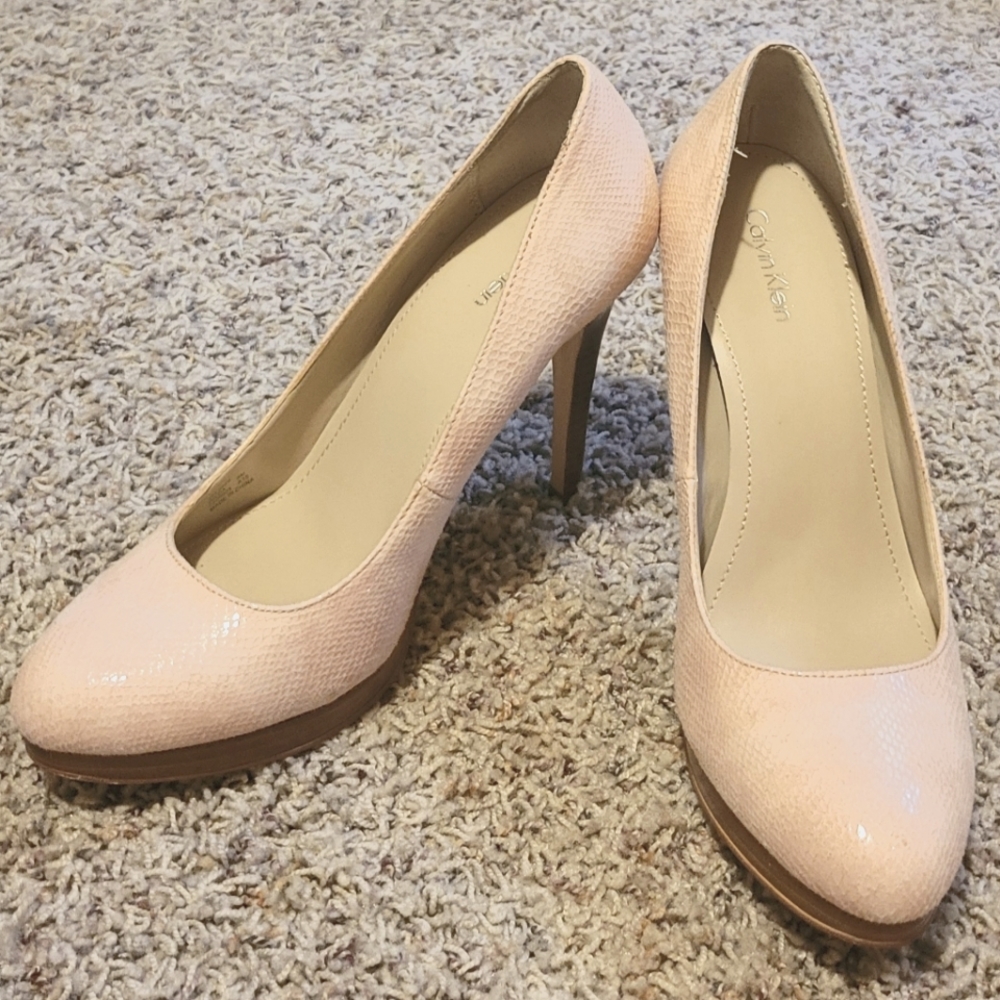 Pumps-size 8